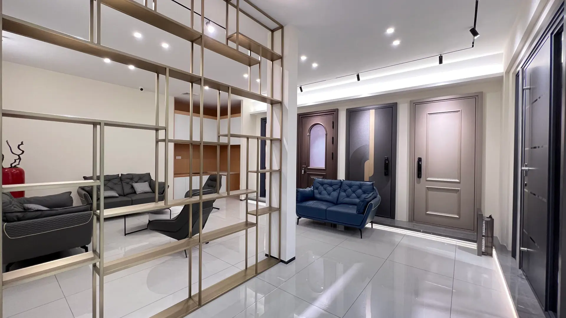 Showroom folding door display