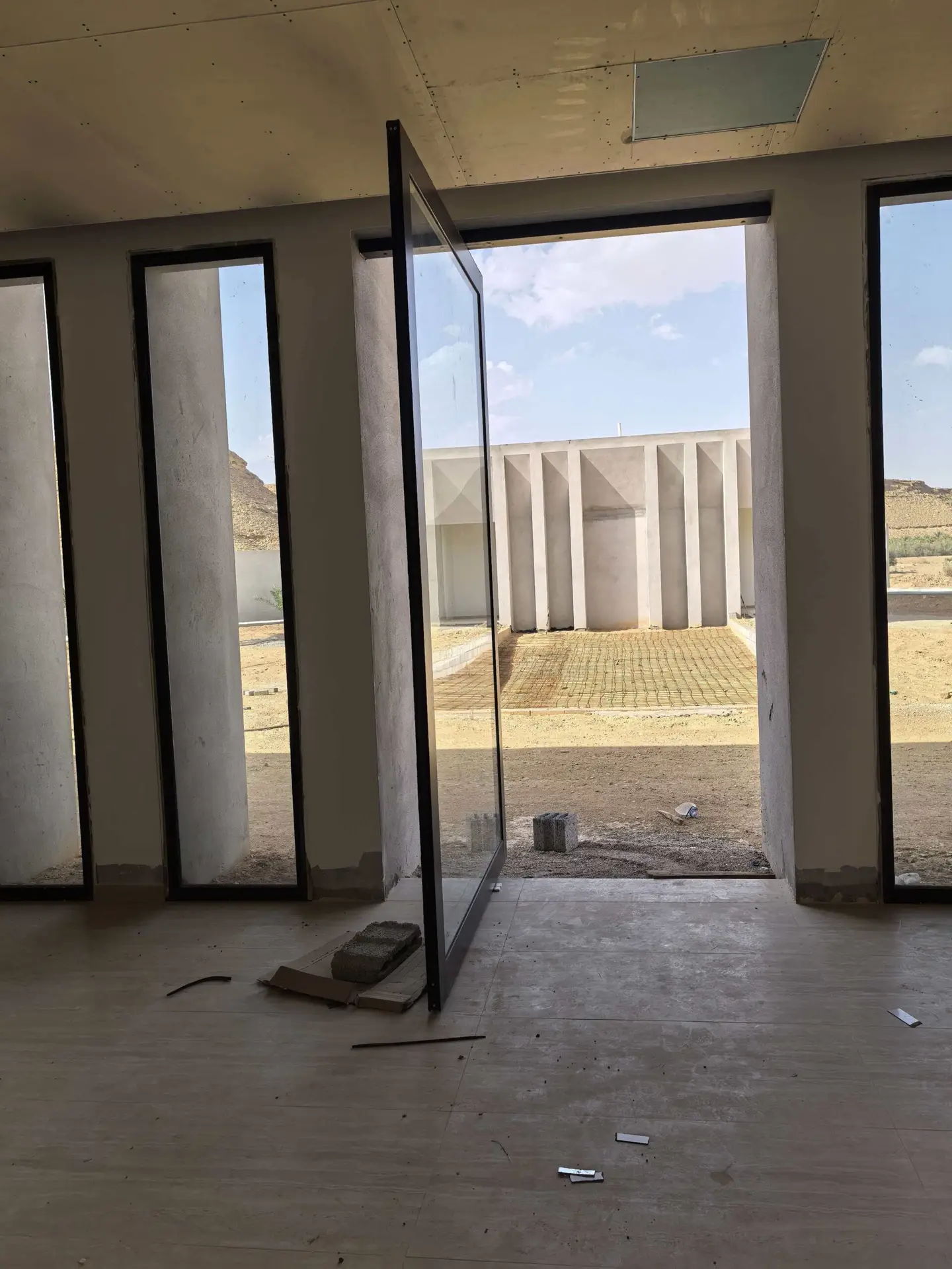 Residential project with large aluminum sliding doors
